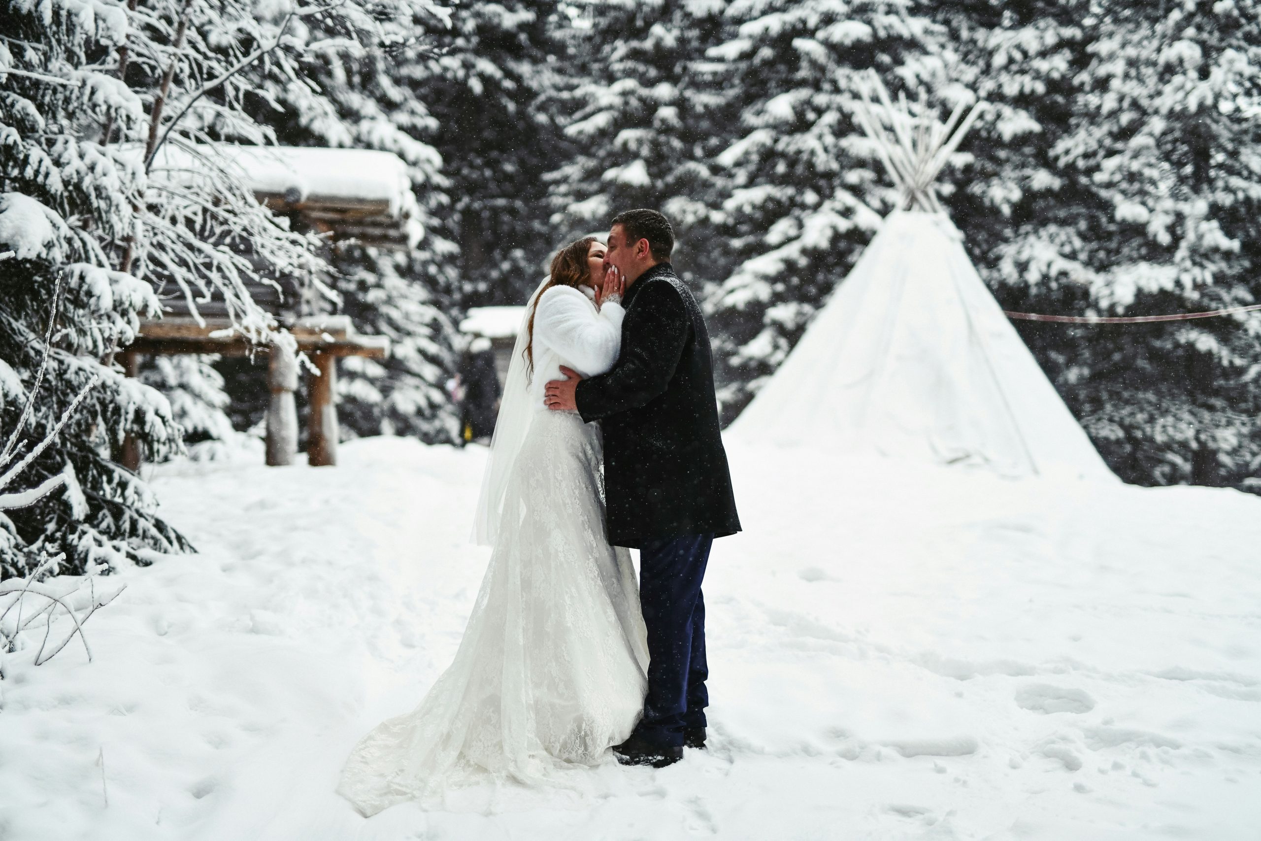 You are currently viewing Mariage en hiver : bonne ou mauvaise idée ? Avantages, contraintes et tous nos conseils